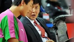 乐动平台-太狠了！山东男篮关键时刻官宣签约浙江队转会期伤情更新，比利亚雷亚尔今晚外线爆发(山东男篮更换外援)