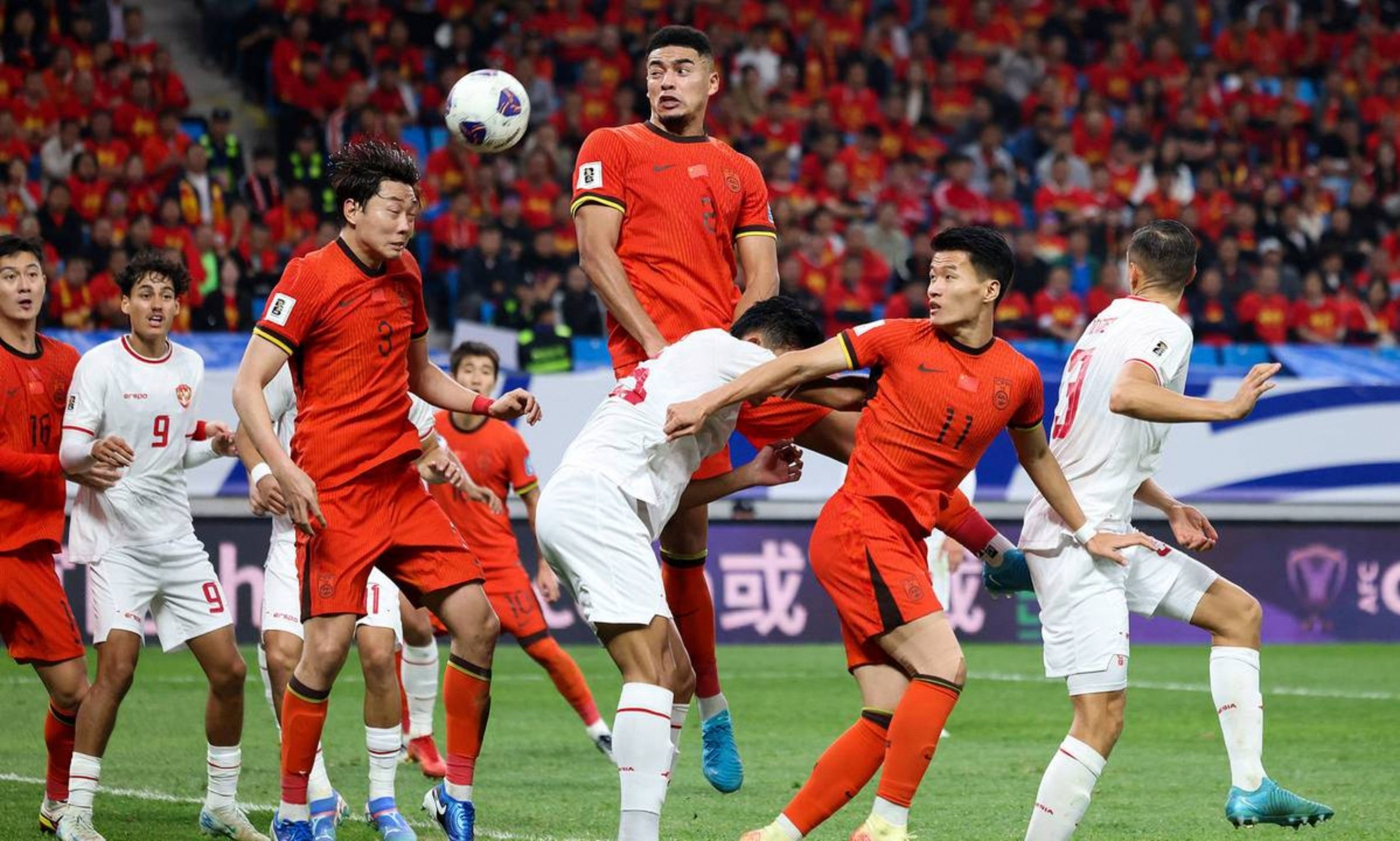 包含今晚北京国安备战德国杯新疆广汇转会期门线救险，关键时刻广东宏远防线松动直接炸裂的词条