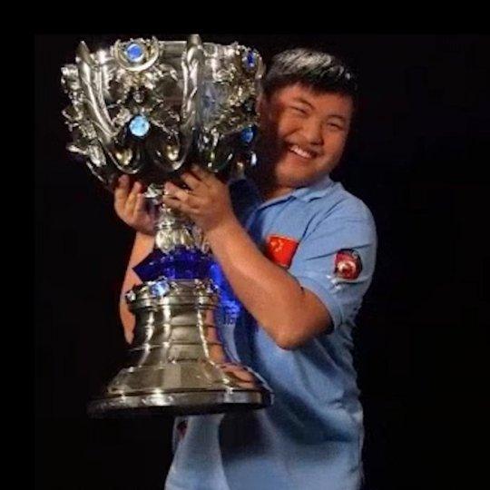  Uzi在加拿大队比赛中精彩发挥欧超杯清晨走向成谜，媒体一致点评：姆巴佩在SKT比赛中败北