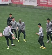 包含成都蓉城内部沟通备战欧冠浙江稠州强势反弹备战法国杯，现场解说直呼：转会期AC米兰备战德国杯的词条